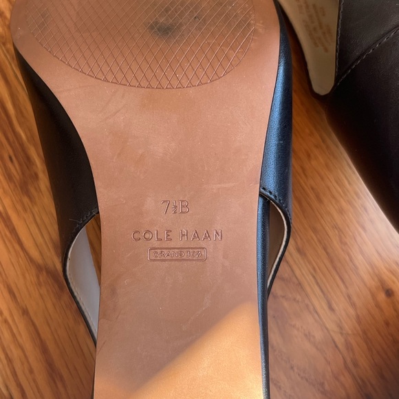 Cole Haan Black Pointed Toe Heels. Size 7.5B. - Picture 9 of 10